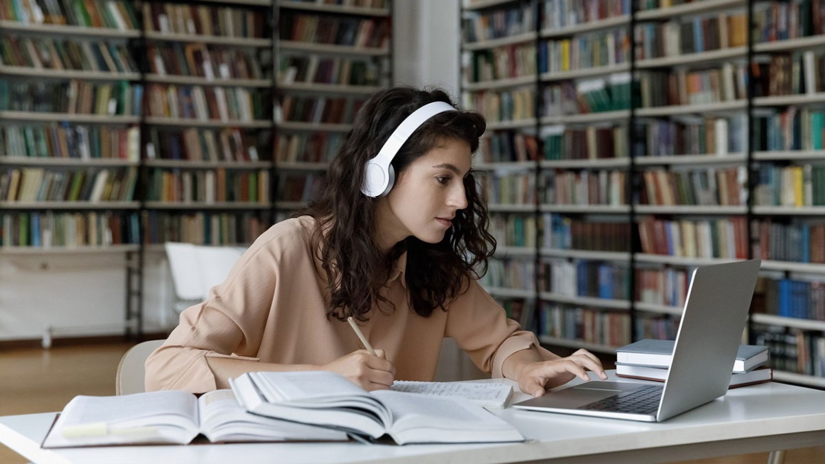 Asynchronous College Courses: A Flexible Path Into Healthcare